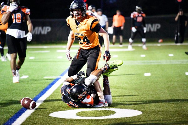 How do UK businesses approach international market expansion?