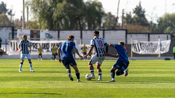 How is the UK encouraging vaccination uptake among adults?